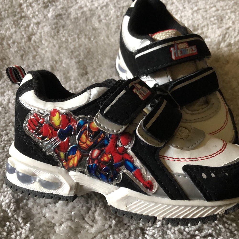 Shoes Marvel Heroes toddler boys new size 9M man made materials lights velcro-